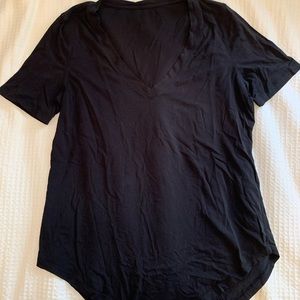 Lululemon size 8 V neck simple black tshirt